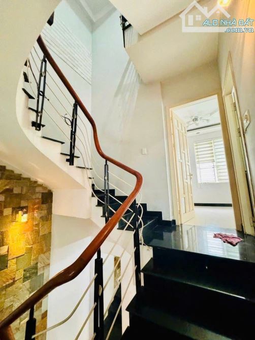 Cho thuê nhà 3 tầng kiệt đường Tiểu La, Hoà Cường Bắc. Diện tích 53m2. Giá 10 triệu - 2
