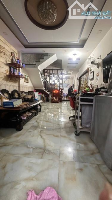 Nhà đẹp 2 lầu diện tích khủng 4,7mx22,5m ĐHT06 ngay công viên KDC an sương q12 - 2