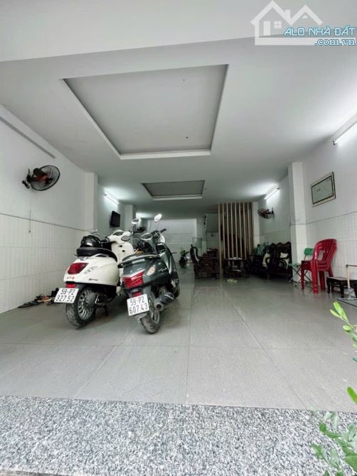 Bán nhà Tân Bình-Hẻm ô tô 8M-Tiện KD-Sát Mt Phan Huy Ích-P15-85m2 nở hậu-5/6x15-3tầng-4PN - 2
