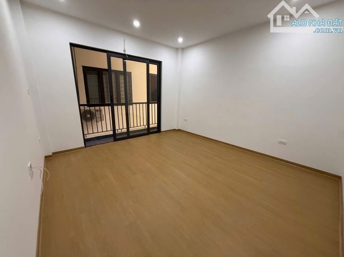 📢📢📢Nhà Mới 6 Tầng Mặt Cổ Linh đi vào 20m Đẹp Như Hình - 2
