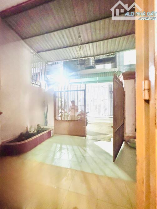 Bán Nhà Tân chánh Hiệp  Q12 - 68M2 (4 x17 ) -Cấp 4- Hẻm Xe Hơi -  Chỉ 3,43 Tỷ. - 2
