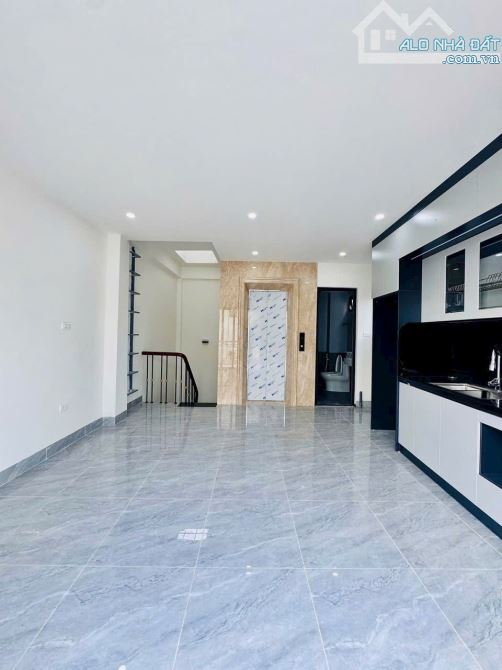 HÀNG HIẾM- PHỐ TRẦN KHÁT CHÂN-NHÀ ĐẸP LÔ GÓC-6 TẦNG THANG MÁY-40M2-NHỈNH 13 TỈ - 2