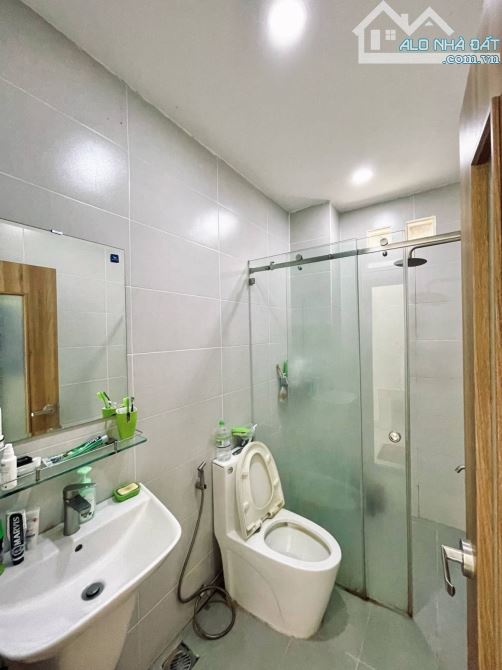 Bán nhà Bình Thạnh - hẻm 8m - 92m2 - nở hậu - 3 tầng kinh doanh - 2
