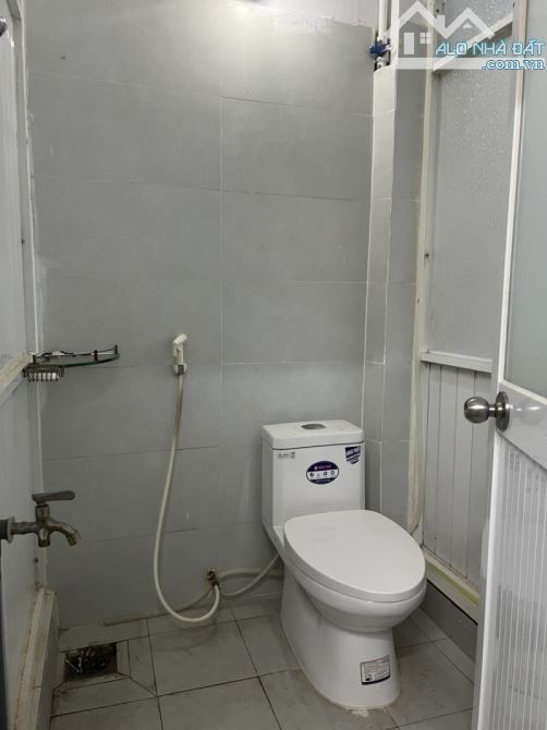 NHÀ SIÊU VỊ TRÍ ,2 MT tương lai ĐẶNG MINH TRỨ, P10, TÂN BÌNH.dt.35m2 giá chỉ 4,2 tỷ - 2