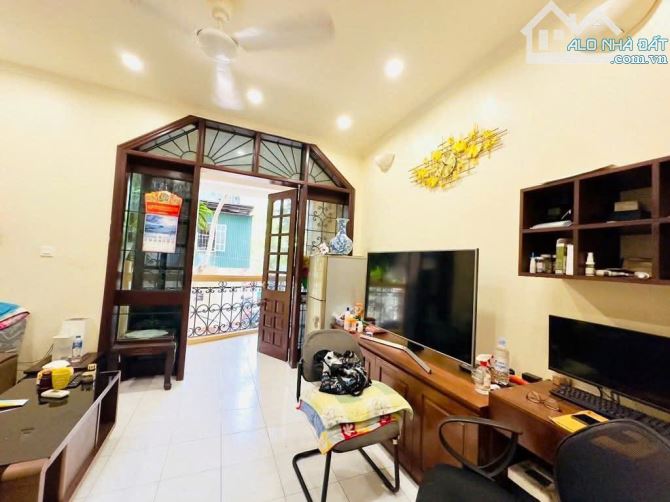 BÁN NHÀ NGUYỄN CHÍ THANH, PHÂN LÔ, VỈA HÈ, ÔTÔ TRÁNH, KINH DOANH, DT 50M2 GIÁ 18 TỶ - 2