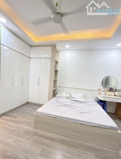 Nhà Đẹp 5 Tầng - gần Cư Xá Lữ Gia - ngang 4,6m - Tặng Full nội thất - Nhỉnh 5T - 2