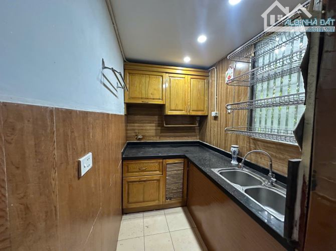 Cho thuê tập thể tầng 4 phố Lê Thánh Tông, gần nhà Hát Lớn - 2