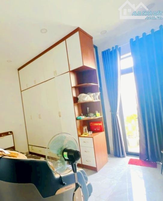 Nhà 4 Tầng - Gần Bắc Hải - ngang 4,4m - Nở Hậu - 2 căn ra HXH nhựa - Nhỉnh 4T - 2