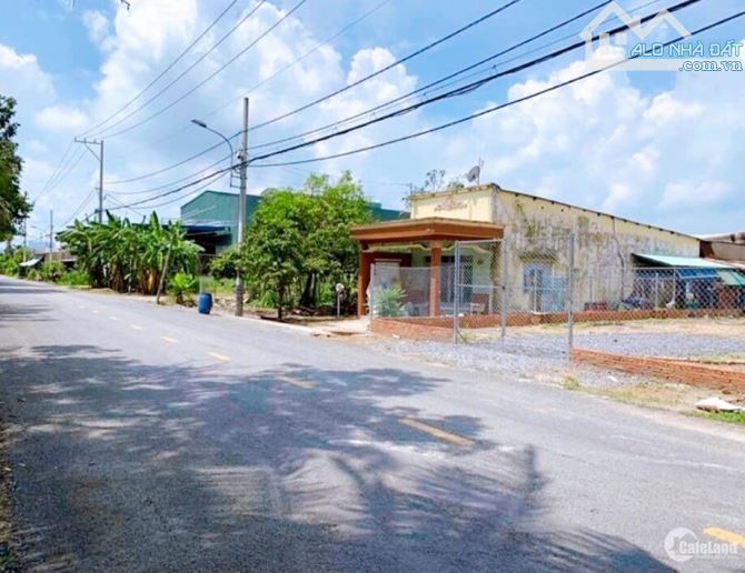 Bán đất có sổ hồng xã Bình Chánh. Giá 950 triệu - 2