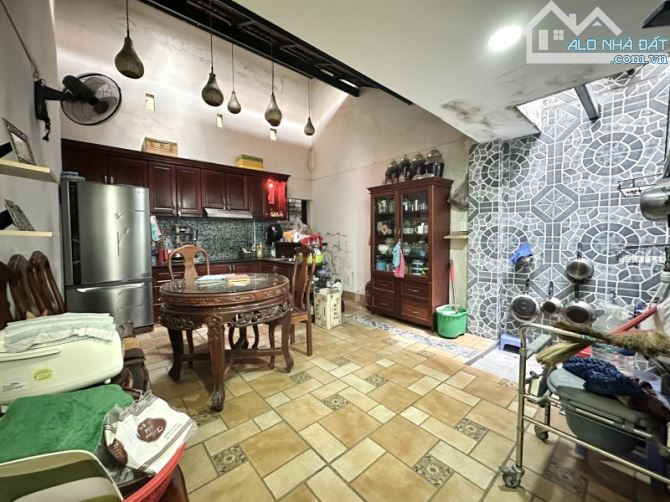 Gấp bán nhà hẻm xe hơi Quận 3 - 72m2 (4 x 18) sổ vuông - Gần mặt tiền đường Cách Mạng T8 - 2