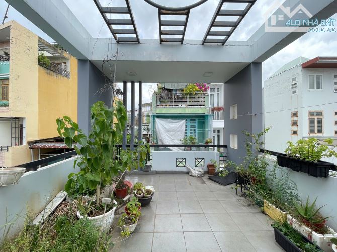 Nhà to giá đẹp, đường Đất Thánh, P6, 3 tầng, 4.2x16m, 65m2, 3PN - 2