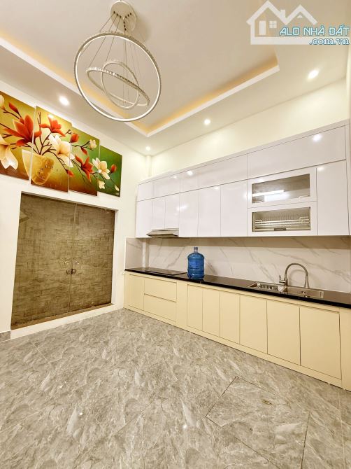 BÁN NHÀ PHÂN LÔ TÔ VĨNH DIỆN- dt 60mX 4 tầng- 2 thoáng- 15M ra oto tránh. - 2