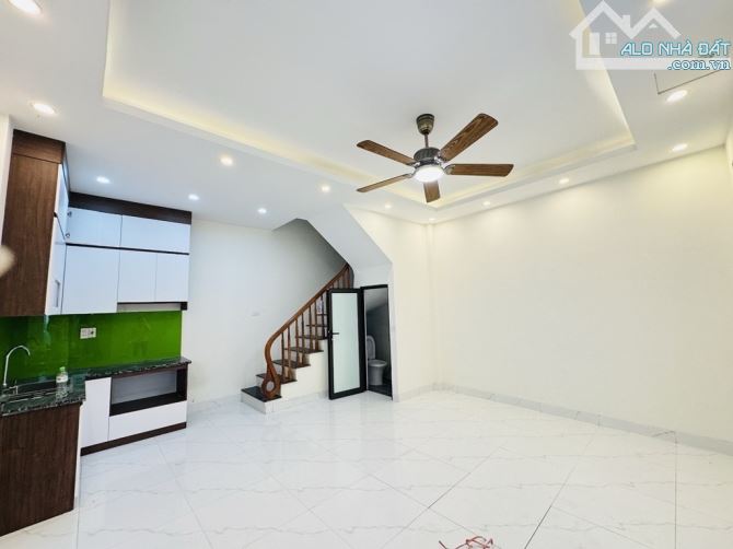 Cần bán nhà đẹp mới xây - DT 30m2 - ô tô đỗ cửa -  Giá 4,1 tỷ - 2