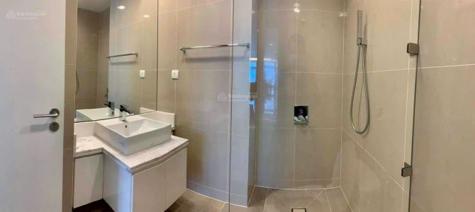 Do chủ định cư ở nước ngoài nên cần bán gấp căn 2PN mặt sông Hàn, full nội thất - 2