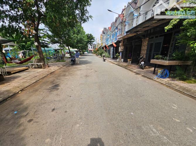 Nhà mặt tiền KDC Phú Hồng Thịnh 5, phường An Phú tp Thuận An - 2