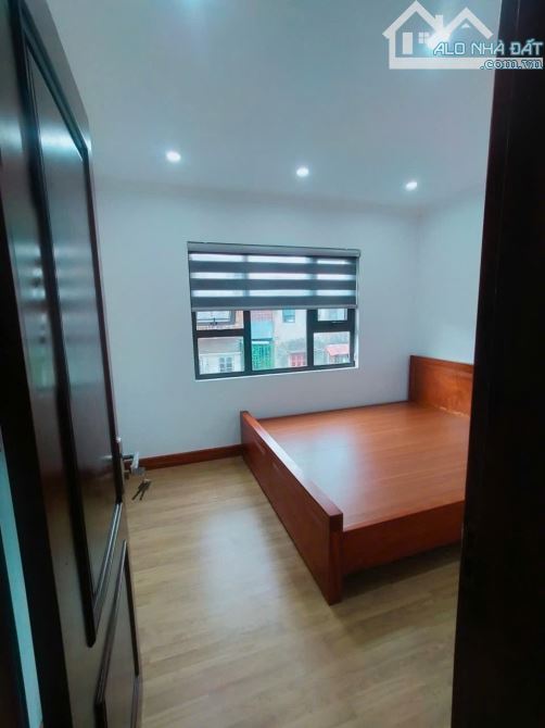 Mặt phố Bùi Ngọc Dương tập thể tầng 5 diện tích  100m , 4 ngủ , nội thất đẹp - 2