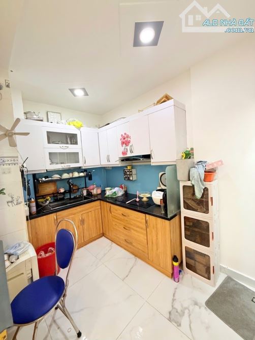 Nhà mới ở ngay- 50m2- Ngay Phan Xích Long- 4 tầng- giá tốt nhất thị trường - 2