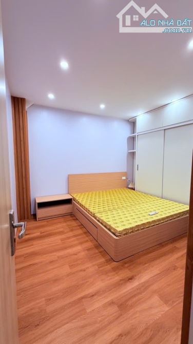 Hoàng quốc việt - tập thể - tầng 1 - ngõ oto tải - kinh doanh - 2