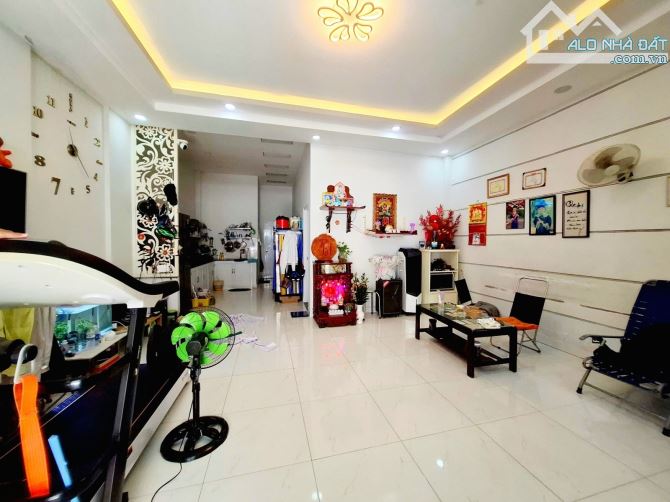 Nhà Hẻm Xe Hơi đường Lê Đình Cẩn, 96m2 ( 6 x 16 ) Cấp 4 như hình có 3PN, hoặc xây mới - 2