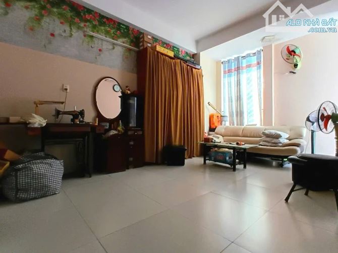 BÁN NHÀ  HẺM  8M BÙI QUANG LÀ,5 TẦNG,120M2,DÒNG TIỀN 37TR/T. GIÁ 14 TỶ - 2