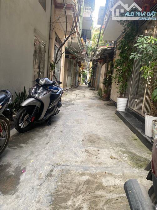 Bán đất vàng tại phố Lương Khánh Thiện, 76m2, MT:5.7m, giá 13.8 tỷ, ÔTô đỗ. - 2