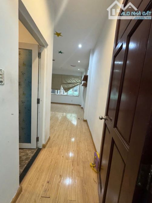 BÁN NHÀ ĐẸP GẦN SÂN BAY 39M 4 TẦNG BTCT DÒNG TIỀN ỔN ĐỊNH - 2
