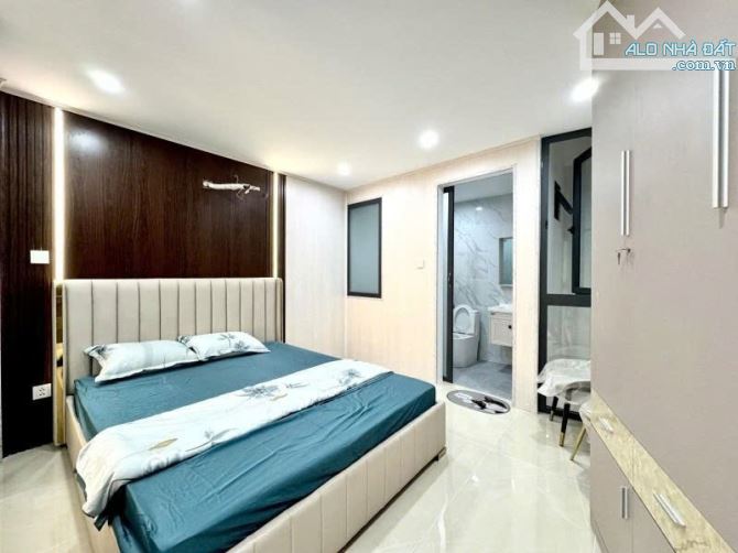 Chính chủ bán căn nhà đường Nguyên Hồng - 45m2- 4 tầng- 3pn - nhà mới ở ngay - 2