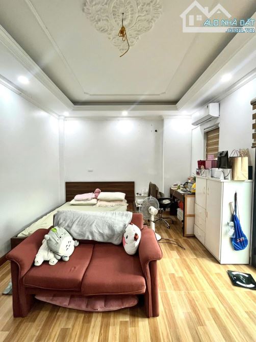 Bán nhà Đống Đa - Láng Hạ 31m2 x 5 tầng, MT 5.4m, giá 11.9 tỷ, 50m ra phố, ô tô đỗ cửa - 2