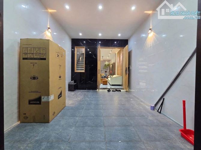 NHÀ ĐẸP 3 TẦNG KIỆT OTO TÔ HIỆU GẦN ĐƯỜNG FULNT - 2