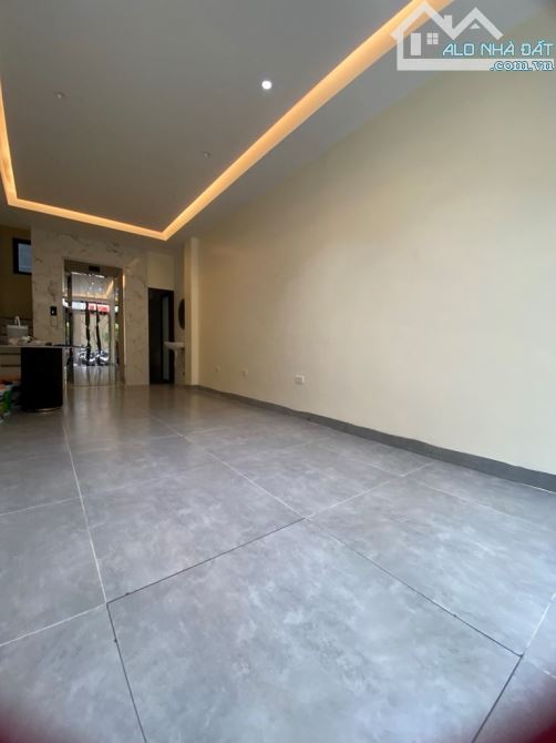 Vị trí đẹp, nhà 5 tầng, thang máy, Ô TÔ 7 chỗ đỗ cửa, Ngô Thì Sỹ - Vạn Phúc, nhỉnh 9 tỷ - 2