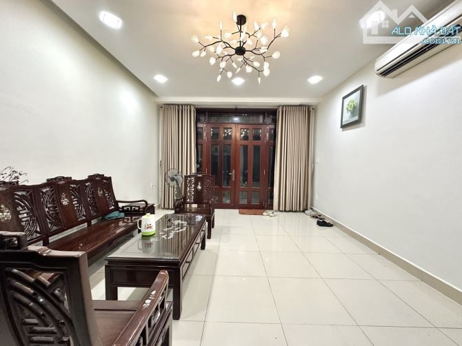 Bán Biệt thự Phú Nhuận - 175m2 - ngang 7.9m - 1 đời chủ - 2