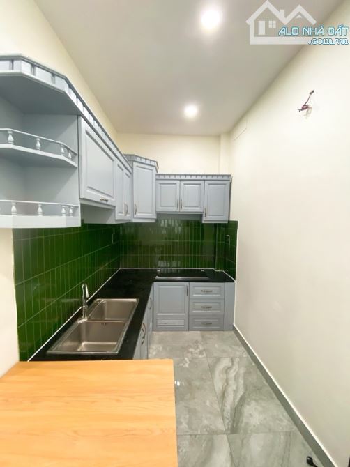 BÁN NHÀ XINH 2 LẦU - TẶNG FULL NỘI THẤT - SHR - TT Q.7 - NHỈNH 4 TỶ( TL ) - 2