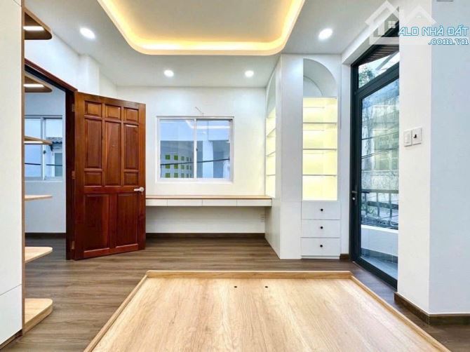 HÀNG HOT !!  Mặt tiền đường Ngay Vườn Chuối, P. Bàn Cờ | 5 Tầng | 4,5 X 9,5m| Giá Tốt. - 2