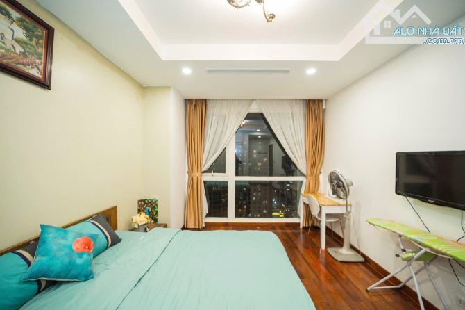 Căn to giá rẻ tại ROYAL CITY giá đẹp nhà tầng cao . - 2