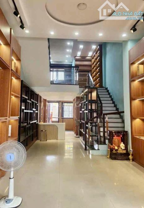Cho thuê nhà 4 tầng MT Đống Đa sầm uất - 2