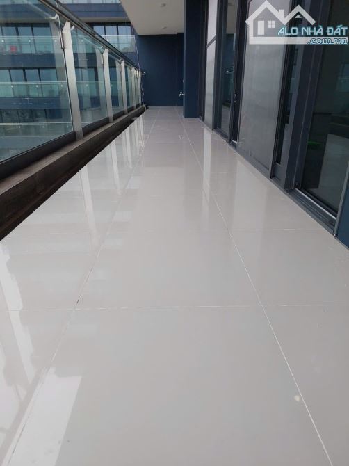 Bán Căn Hộ Sunshine Golden River DT 174m 4PN Full NT View Hồ Tây Tầng Trung giá 15,8 tỷ