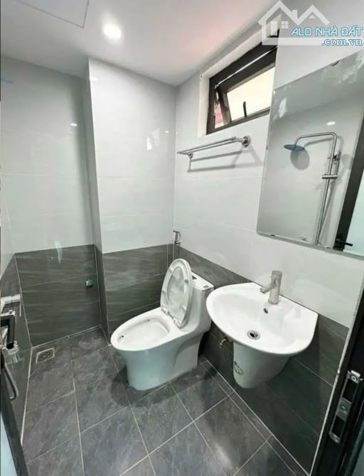 Bán nhà Hoàng Việt, Tân Bình / 50m2 / 2 tỷ 290 triệu / sổ hồng riêng - 2