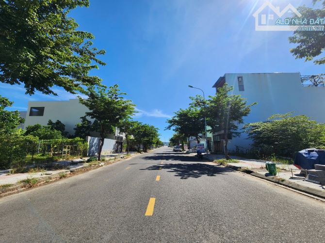 SIÊU VỊ TRÍ KINH DOANH  NAM HÒA XUÂN   B2.20  Đường Trương Quang Được Đông nam sạch 8ty190 - 2
