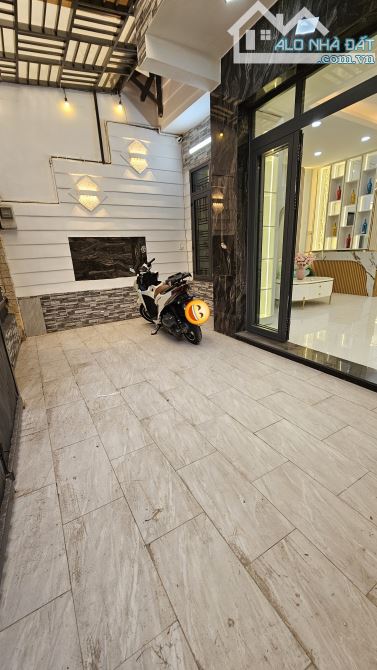 Sát mặt tiền xe hơi Ngang 6 x 11 nhà mới 3 tấm 79 triệu Q7 - 2
