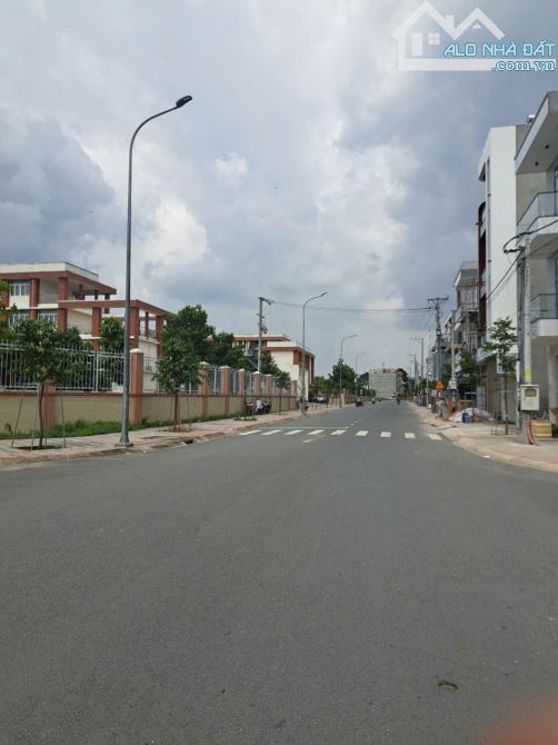 Khu TĐC Đông Hòa - TP.Dĩ An- 63m2 - Mặt tiền N1- Sổ hồng riêng - 2
