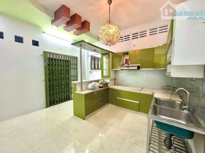 Cho thuê nhà trệt lầu 3 phòng ngủ. Hẻm đường Lý Tự Trọng, Ninh Kiều, Cần Thơ - 2
