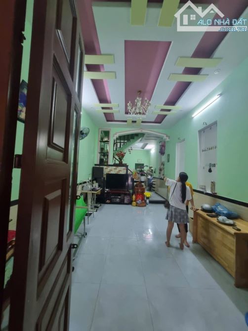 Bán nhà 2 Tầng DĩAn,SHR đường 2 xe hơi thông,gần chợ Tân Long - 2