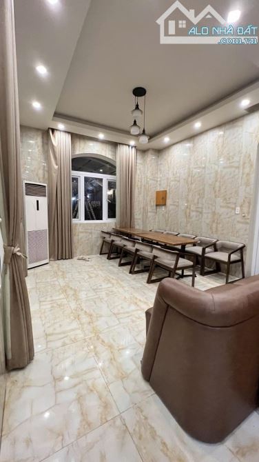 BÁN BIỆT THỰ MẶT TIỀN SÂN VƯỜN - 1.100M2 ( 17M X 60M) - TRUNG CHÁNH HÓC MÔN - 23.8 TỶ. - 2