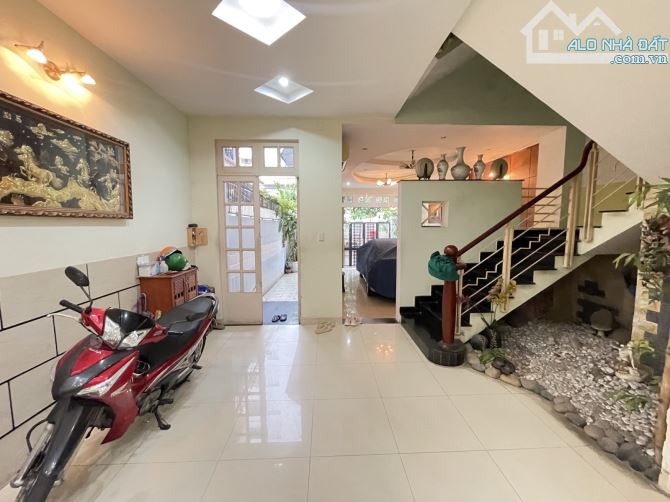 Tạ Quang Bửu quận 8 120m2 3 tầng giá chỉ 24 tỷ - 2