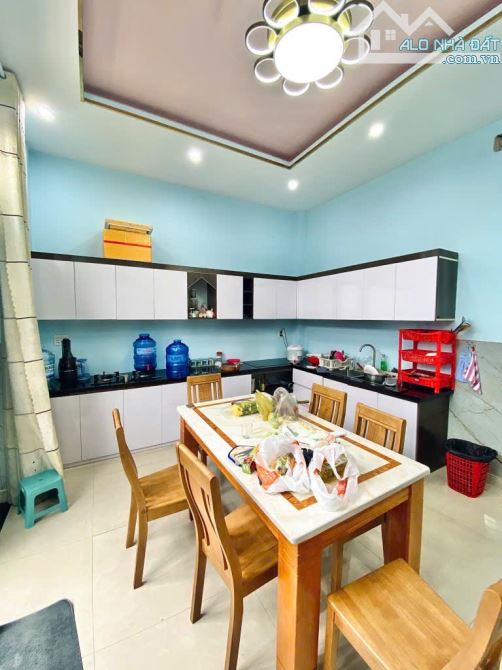 Nhà 3 tầng đường Nguyễn Văn Quá, diện tích 5,2m ❌ 13m 💰5.99Tỷ - 2