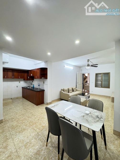 Bán nhanh căn tập thể 2PN, giá tốt phố Linh Lang, DTSD 60m2 2 ngủ. - 2