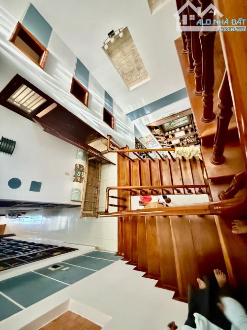 Nhà đẹp 3 tầng kiệt vip Núi Thành, 5.5m – Cách đường 30m, khu sống yên tĩnh hiếm có - 2