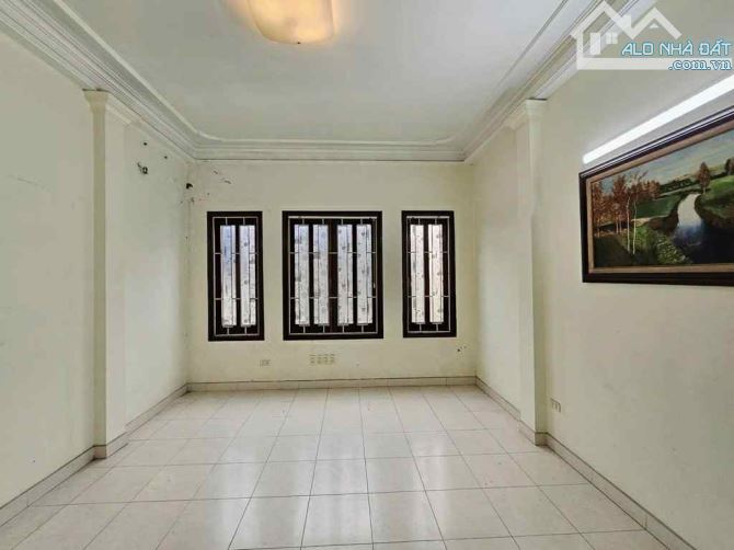 💥NGUYỄN CHÍ THANH - KHU PHÂN LÔ DÂN XÂY - 2 MẶT THOÁNG - Ô TÔ DỪNG ĐỖ - GẦN PHỐ - DT 42 M - 2