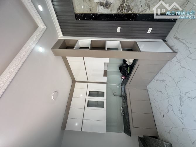 CHÂN DÀI PHÚC LỢI - 20M RA OTO TRÁNH - 5T MỚI KOONG GIÁ 4,68 TỶ - 2