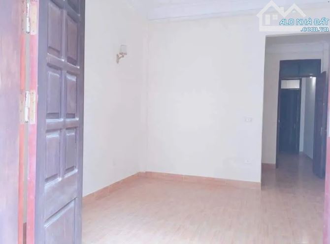 Bán nhà Hoàng Quốc Việt, ô tô tránh, vỉa hè, kinh doanh, 1 nha ra phố, ô tô đỗ cửa vào nhà - 2